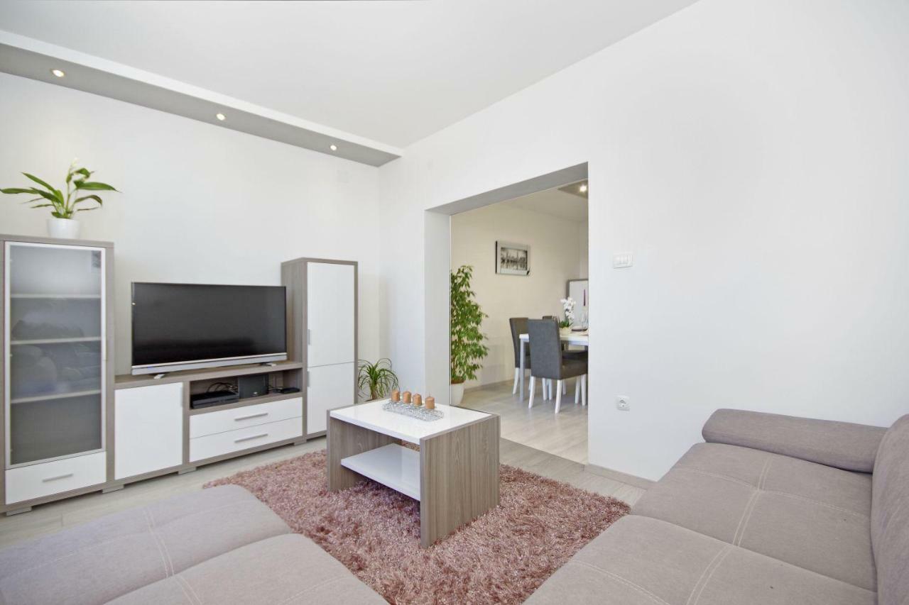 Nikola Apartma Makarska